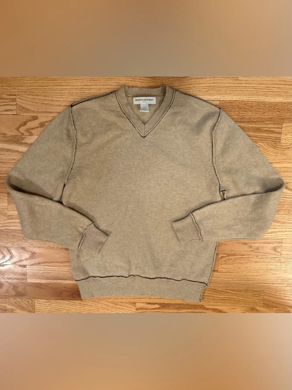 Banana Republic 100% Lambswool Sweater Minimalist Mens Med Tan V-Neck Classic